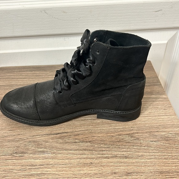 LEVIS WOMEN LEATHER BLACK BOOTS IN SIZE 9 - Picture 5 of 10
